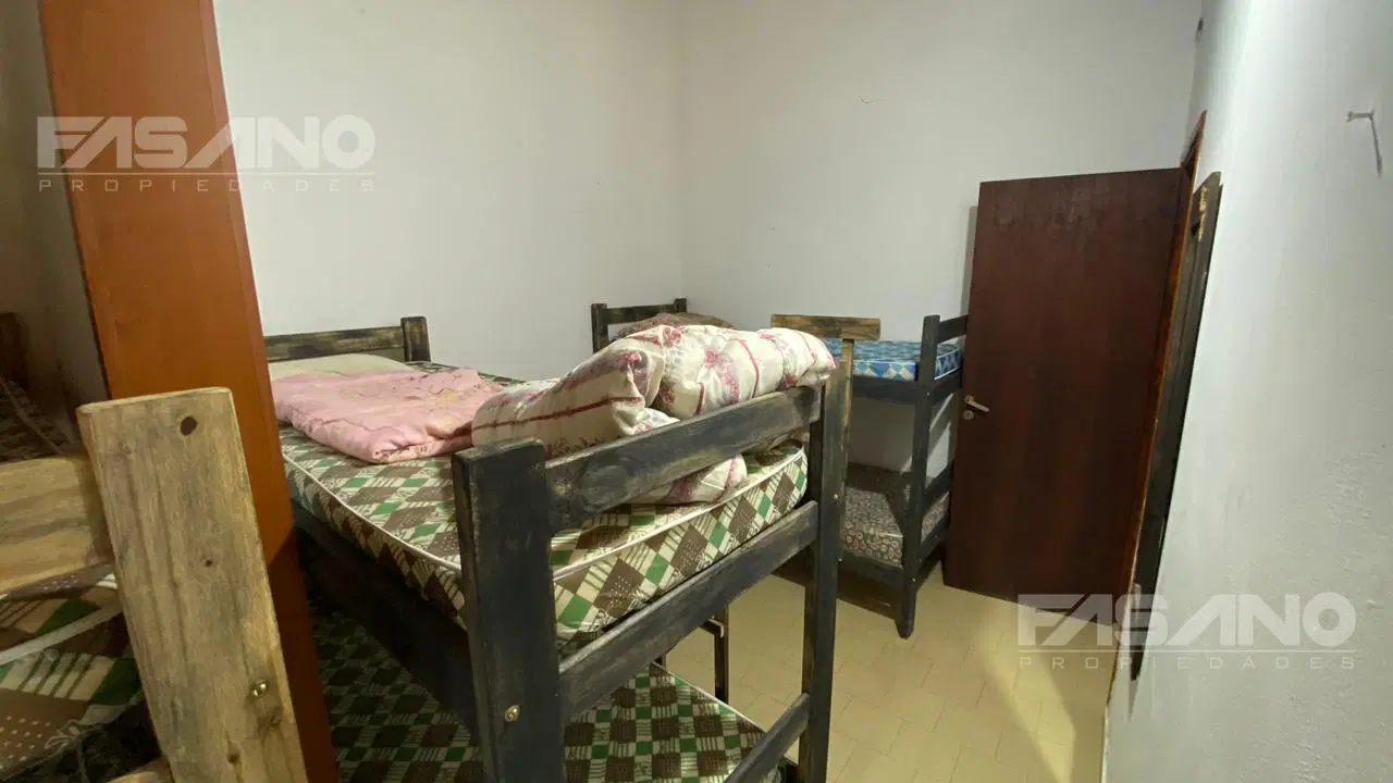 CHALET DE 4 AMBIENTES EN ESQUINA SOBRE LOTE PROPIO EN PUNTA MOGOTES 5