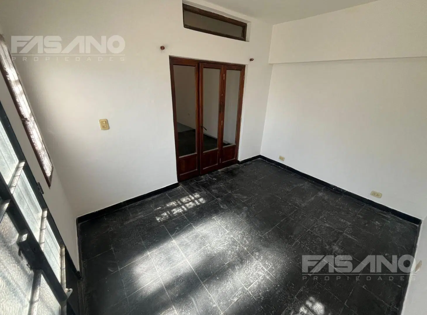 (APTO CREDITO) CASA EN VENTA 4 DORM. / DOS PLANTAS - ZONA HOLTERS 4
