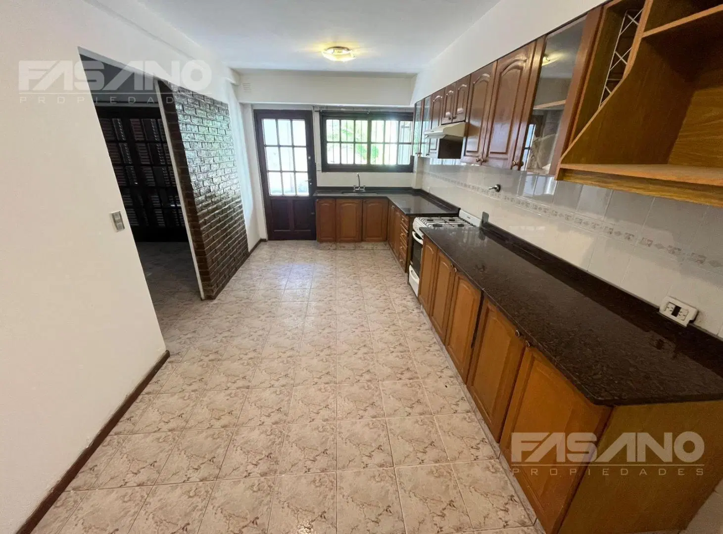 (APTO CREDITO) CASA EN VENTA 4 DORM. / DOS PLANTAS - ZONA HOLTERS 3