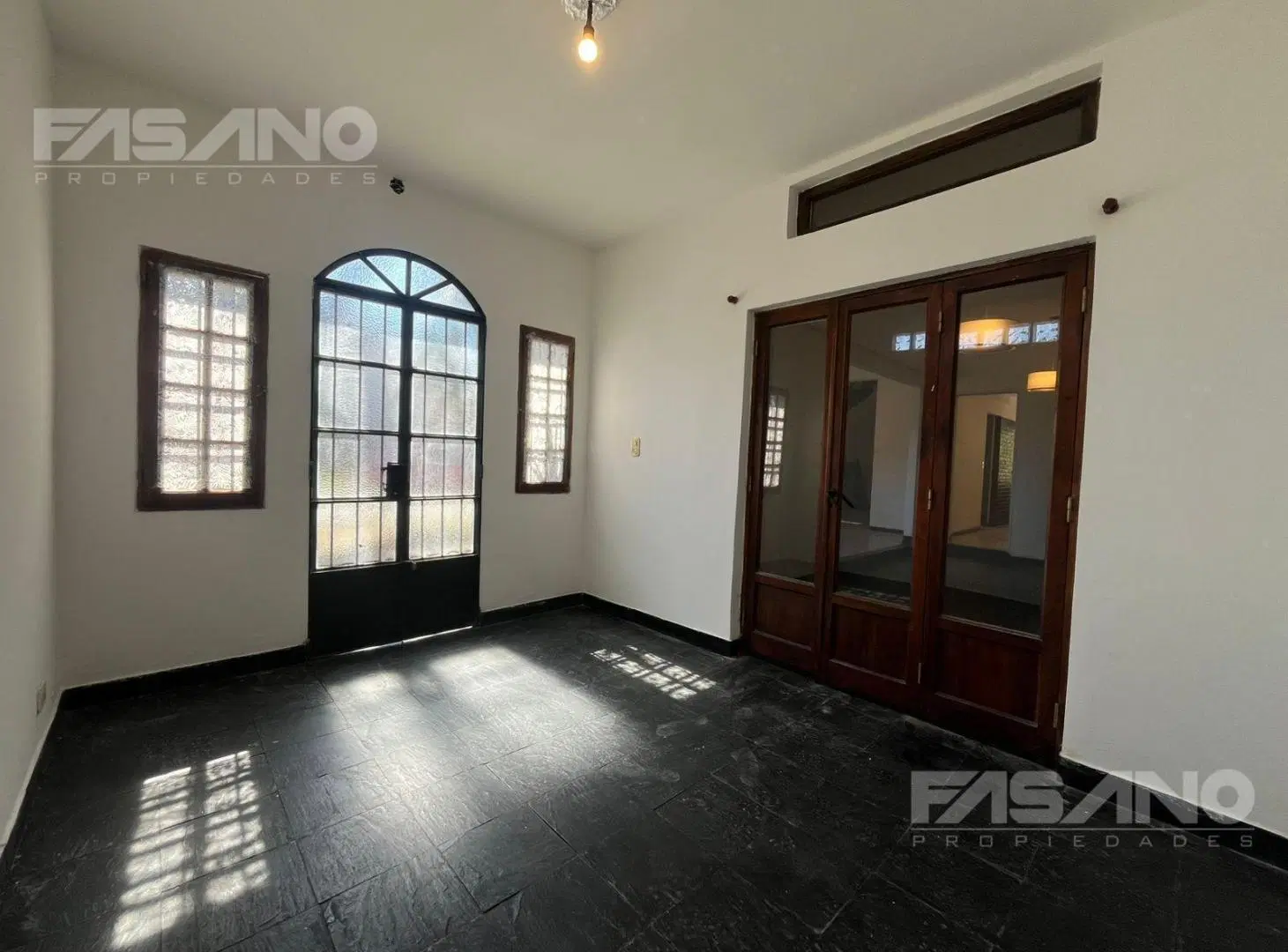 (APTO CREDITO) CASA EN VENTA 4 DORM. / DOS PLANTAS - ZONA HOLTERS 8