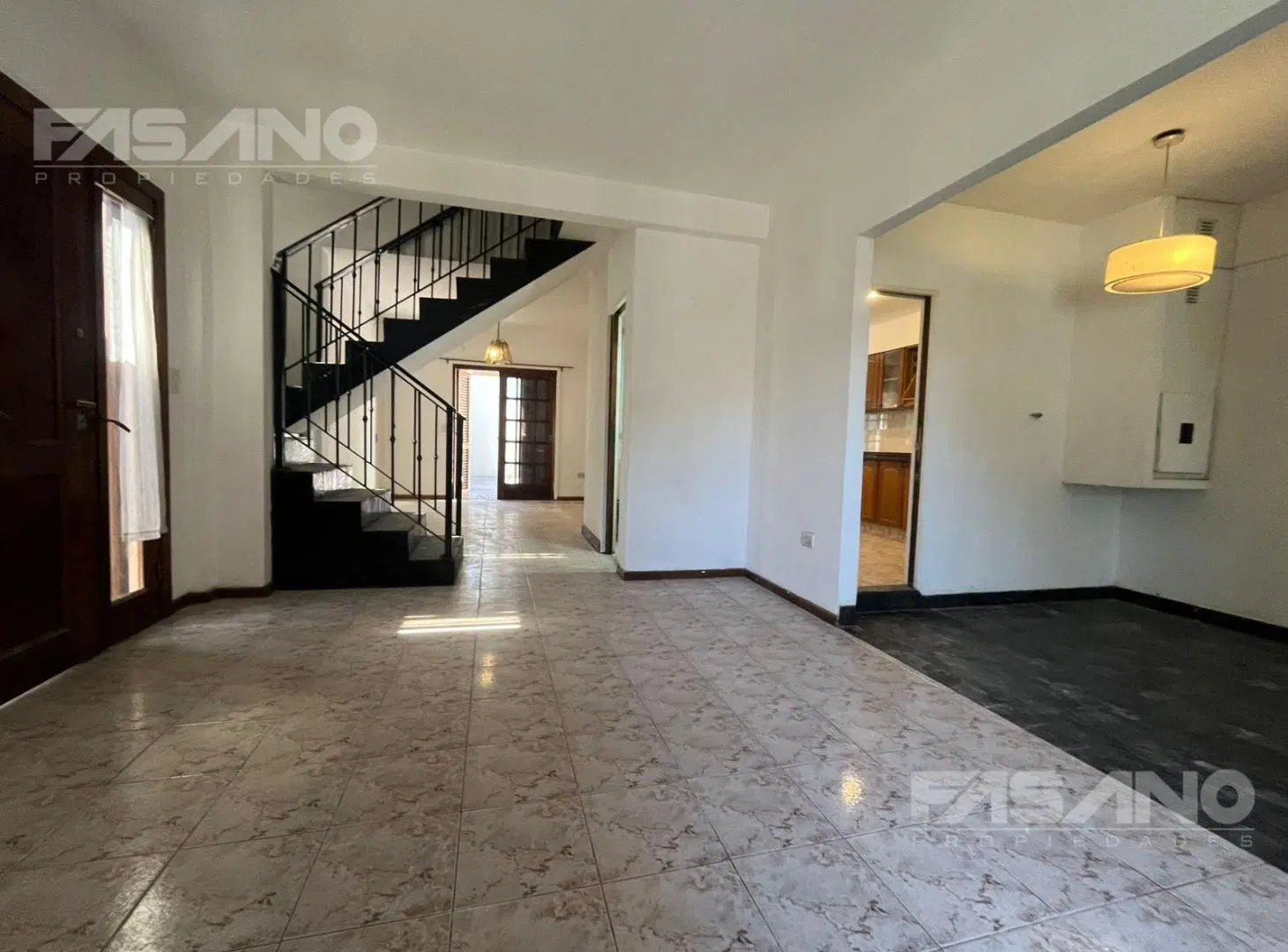 (APTO CREDITO) CASA EN VENTA 4 DORM. / DOS PLANTAS - ZONA HOLTERS 2