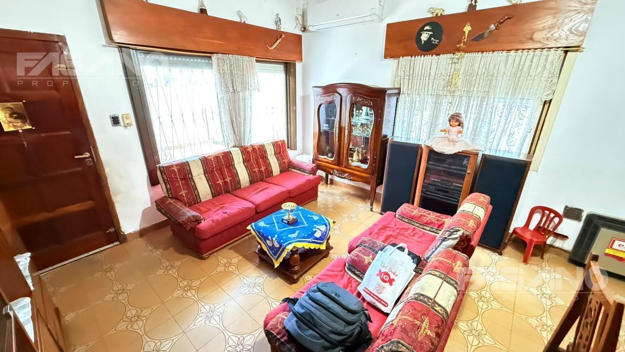 Foto de VENTA - CASA LOTE PROPIO 3 AMB C/ COCHERA PATIO Y TERRAZZA, imagen 2