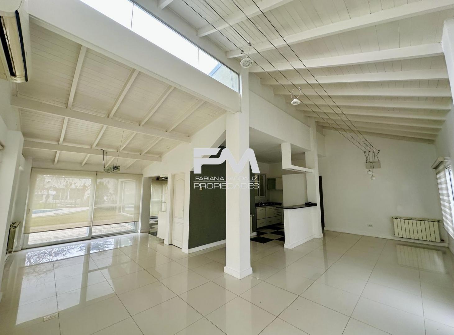 Foto de CASA EN VENTA COUNTRY BANCO PROVINCIA, imagen 1