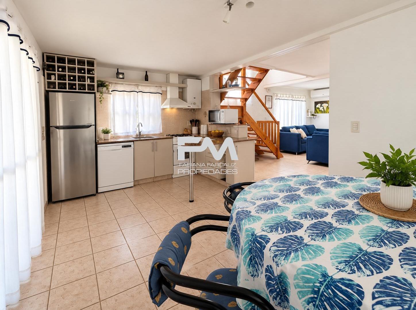 Foto de Casa en alquiler anual 4 ambientes con pileta, imagen 3