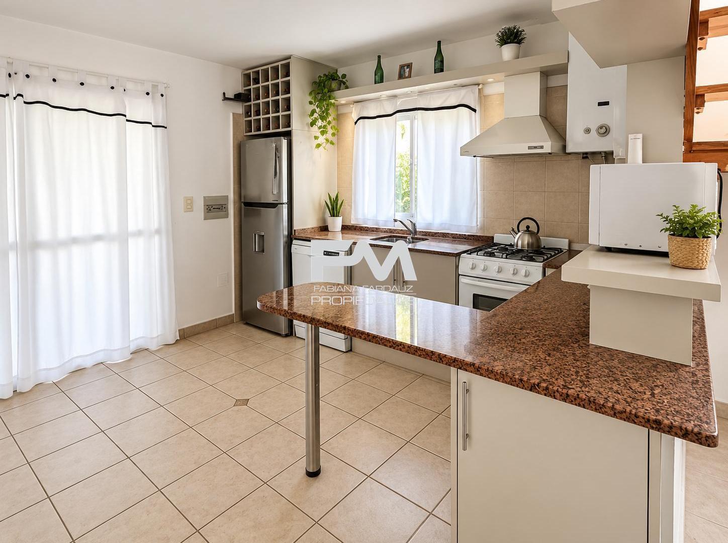 Foto de Casa en alquiler anual 4 ambientes con pileta, imagen 1
