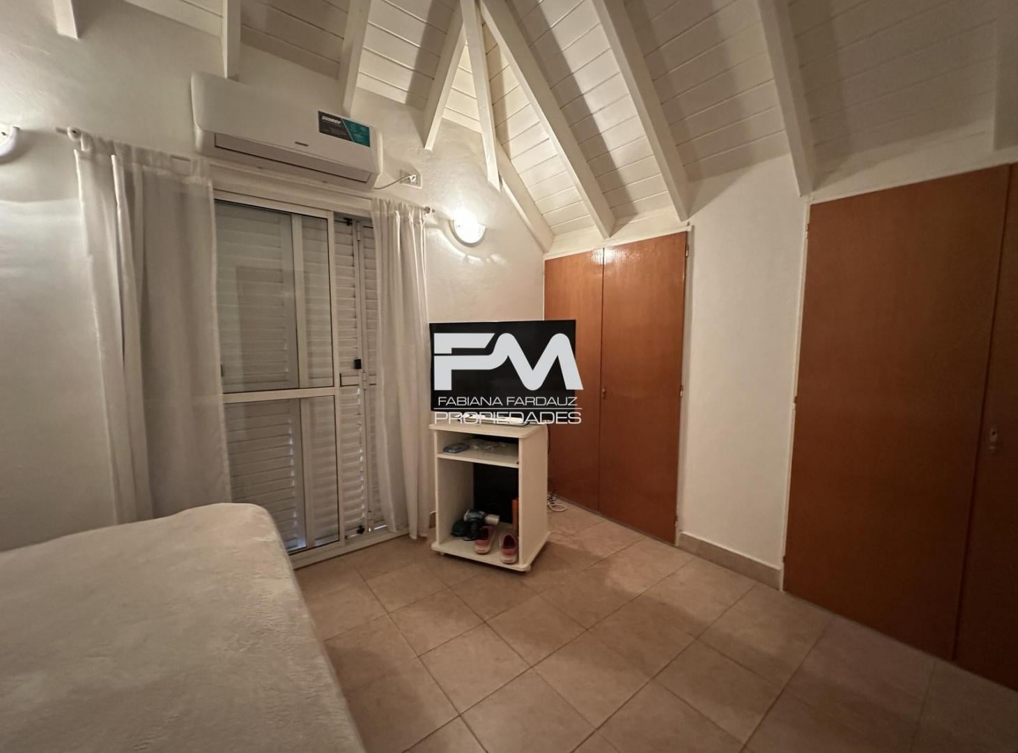Foto de Casa en alquiler anual 4 ambientes con pileta, imagen 2
