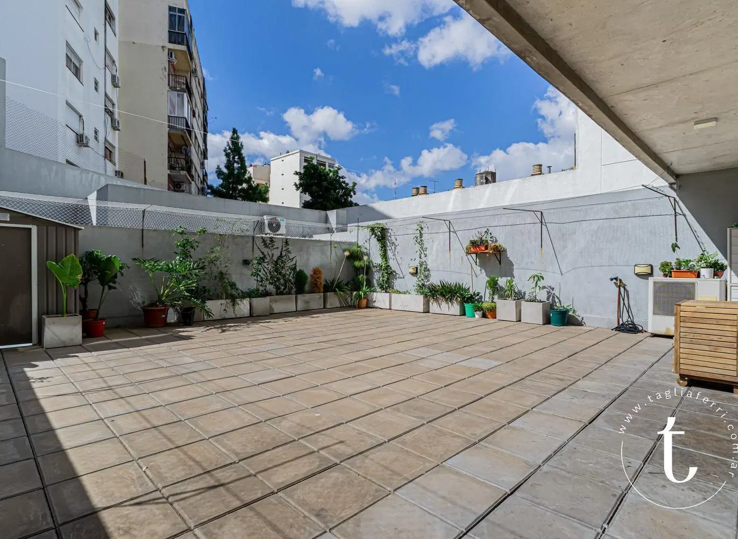 Único! Muy amplio. Con terraza y dos cocheras. Full Amenities 3
