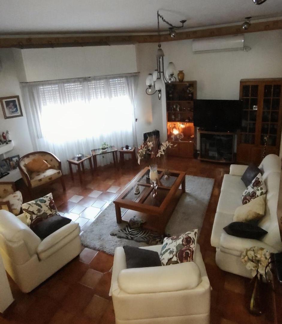 Foto de Casa 7 Ambientes en Venta en Avellaneda | 5 Dormitorios, Cochera, Patio, imagen 3