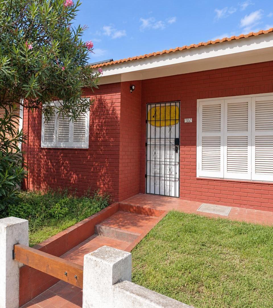 Foto de Casa en Venta en Las Toninas a 2 Cuadras del Mar con Cochera y Patio, imagen 2