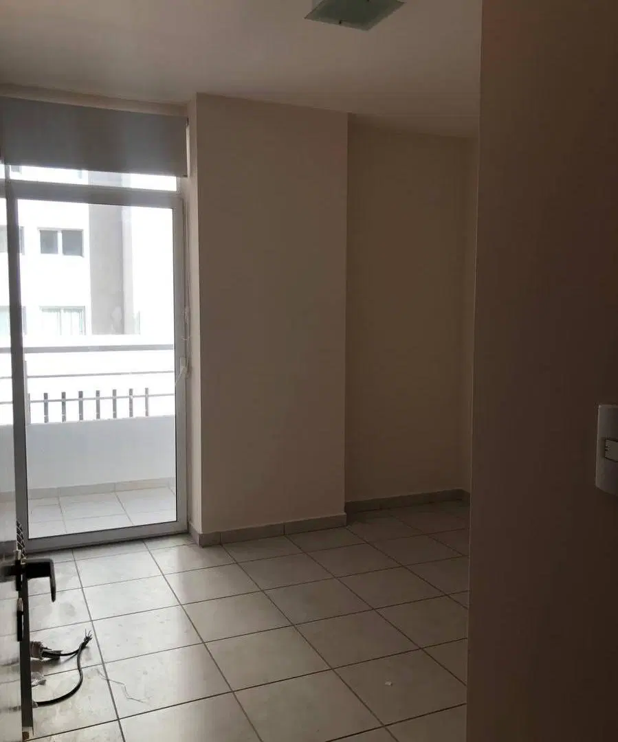 Departamento de dos dorm. con balcón y cochera 2
