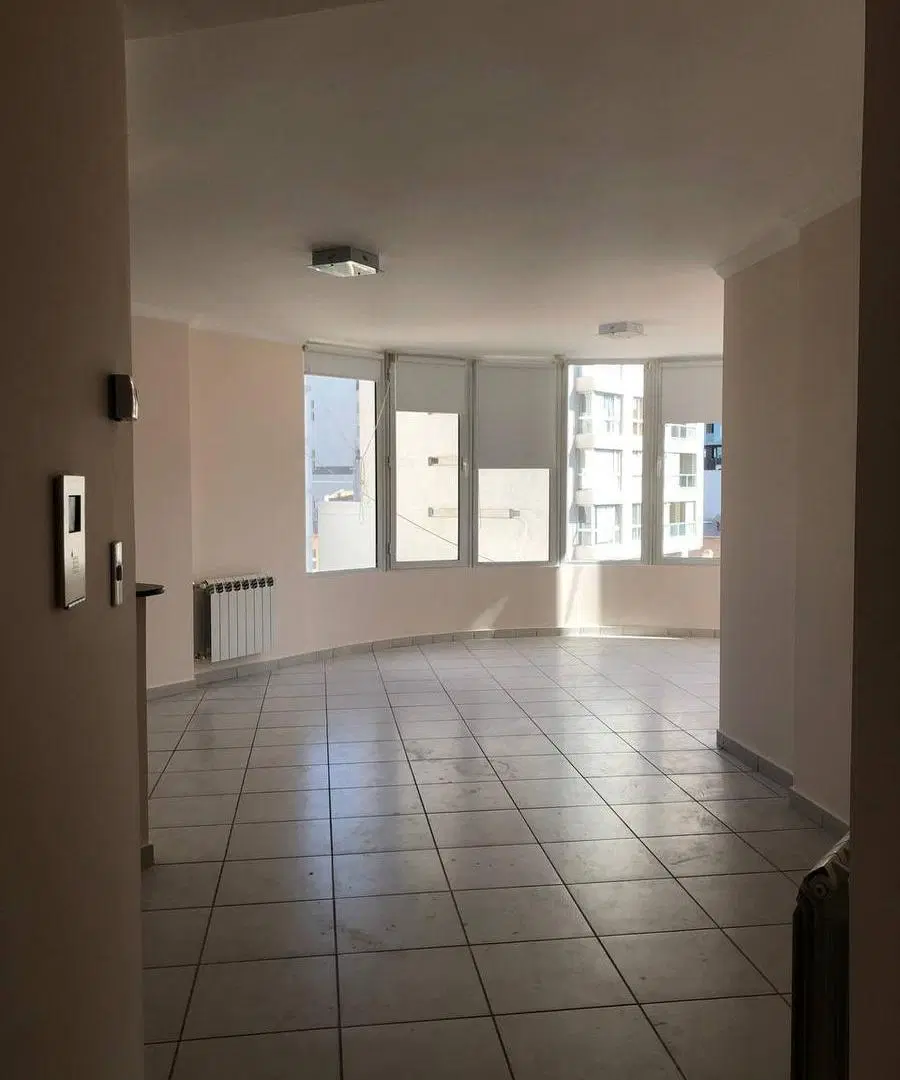 Departamento de dos dorm. con balcón y cochera 1