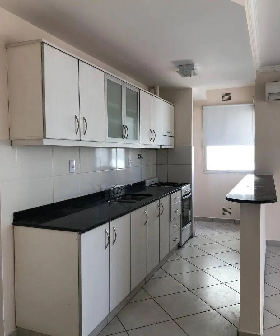 Departamento de dos dorm. con balcón y cochera 4