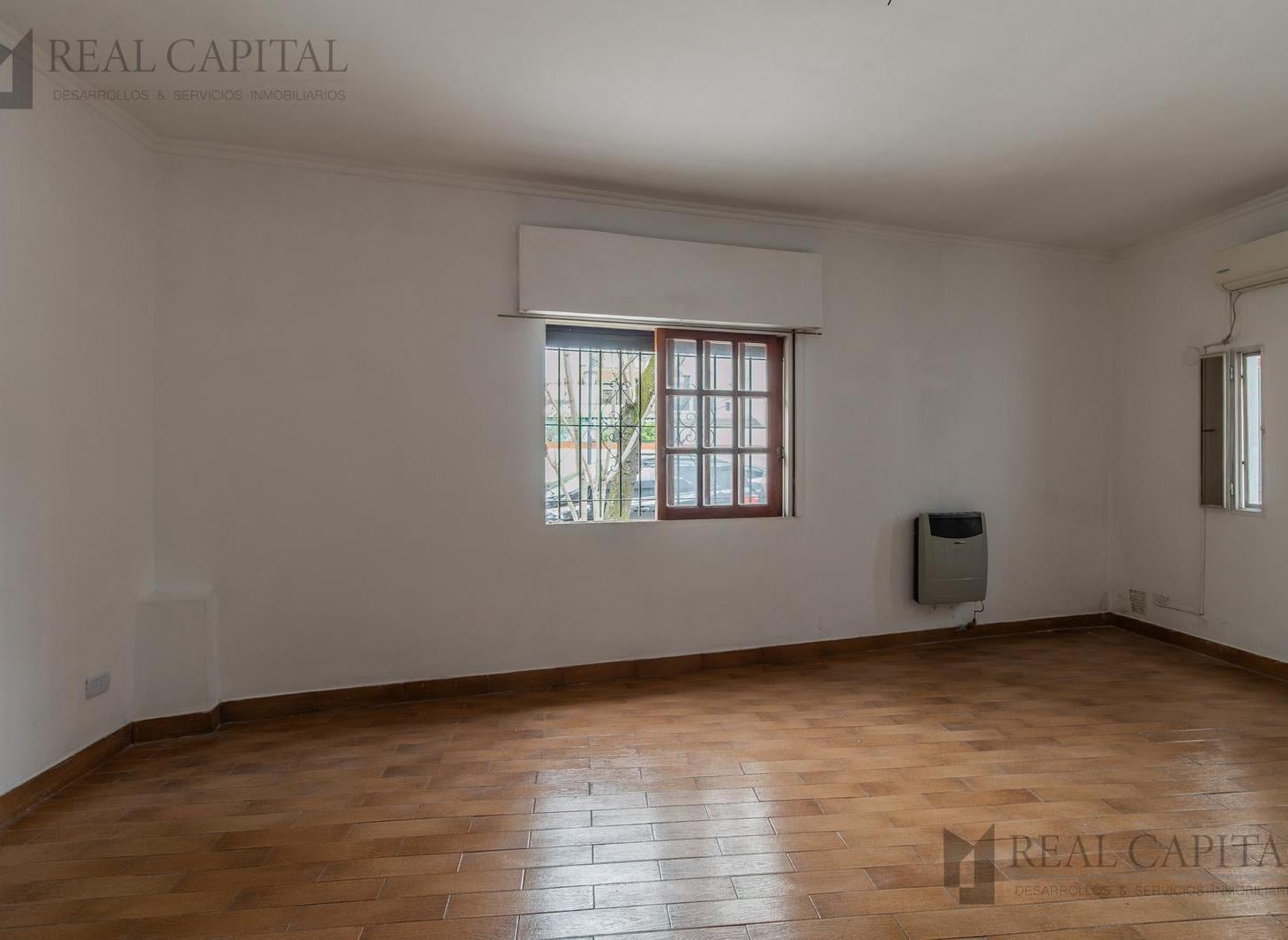 Foto de CASA 3 AMBIENTES CON TERRAZA Y COCHERA EN MONTECASTRO, imagen 5