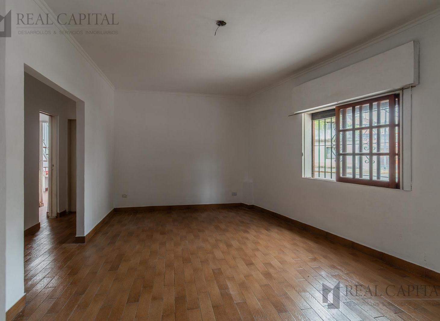Foto de CASA 3 AMBIENTES CON TERRAZA Y COCHERA EN MONTECASTRO, imagen 4