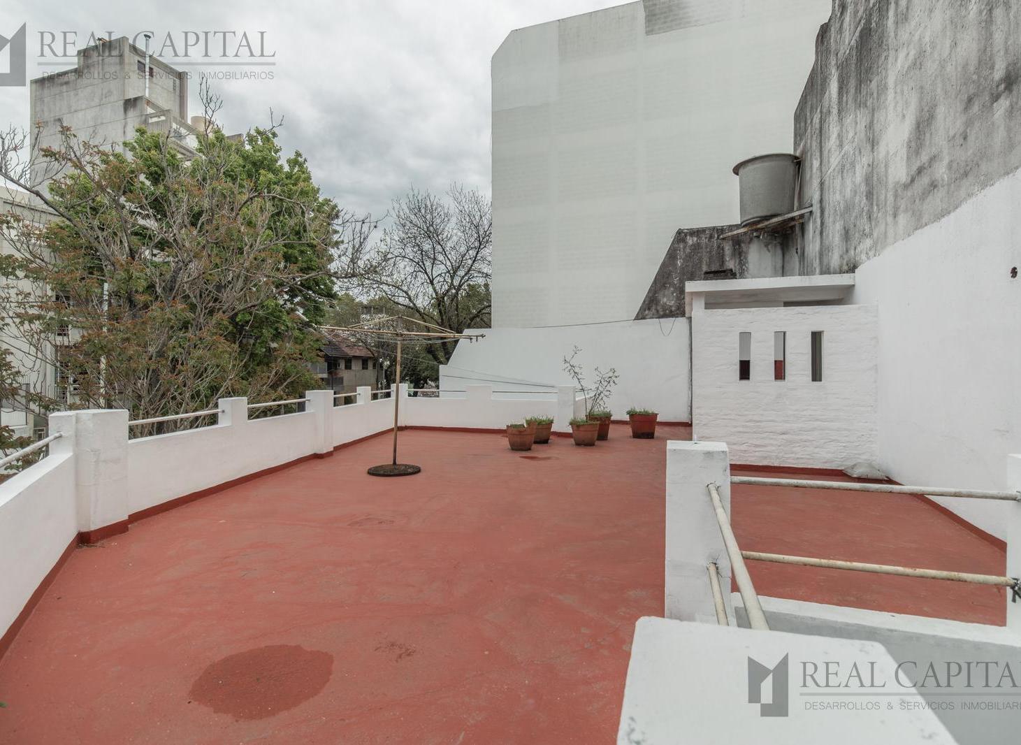 Foto de CASA 3 AMBIENTES CON TERRAZA Y COCHERA EN MONTECASTRO, imagen 2