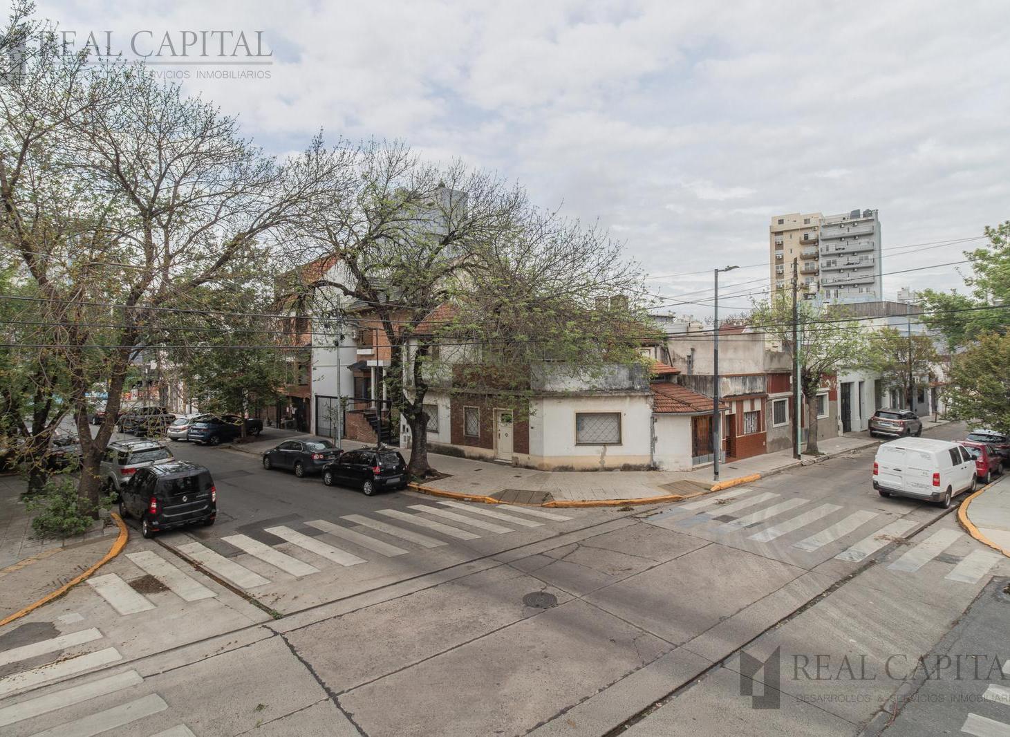 Foto de CASA 3 AMBIENTES CON TERRAZA Y COCHERA EN MONTECASTRO, imagen 1