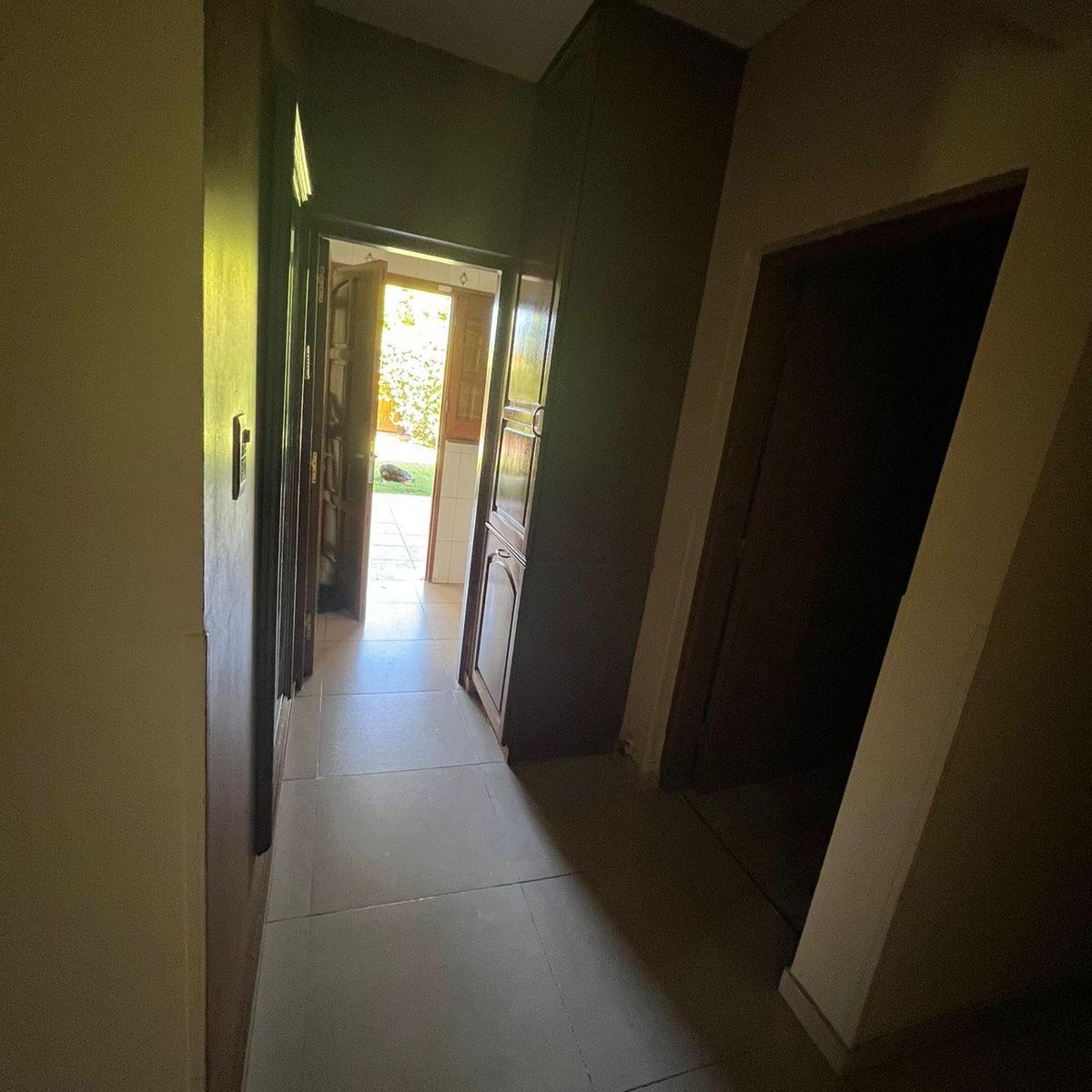 Se Vende Amplia Casa, con Piscina, Quincho, Galpón y Casa de Servicio 1