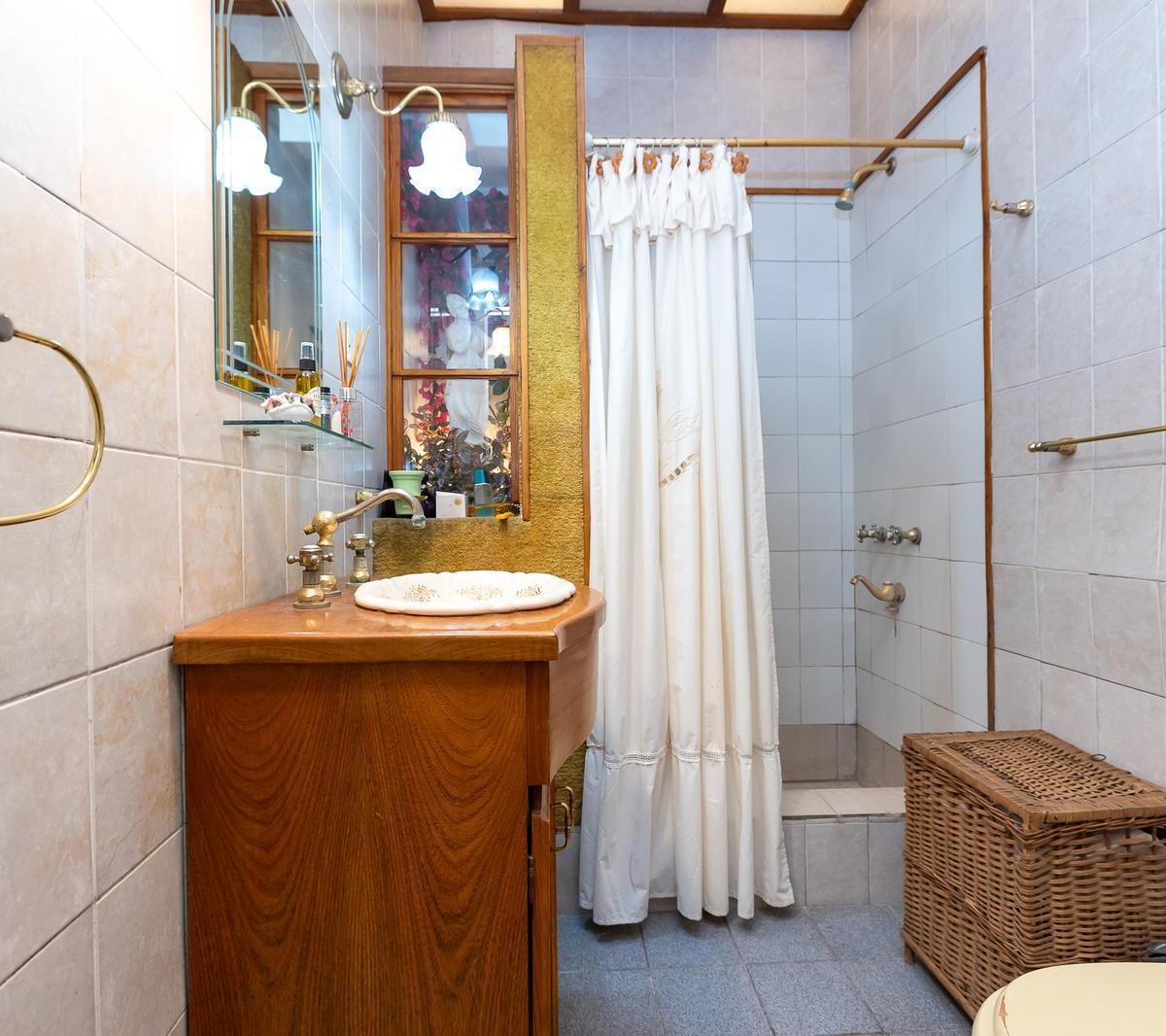 Casa con gran terreno en  Pacheco