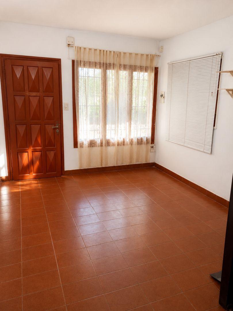 Foto de Casa en venta de 4 ambientes en centro de Posadas, imagen 2