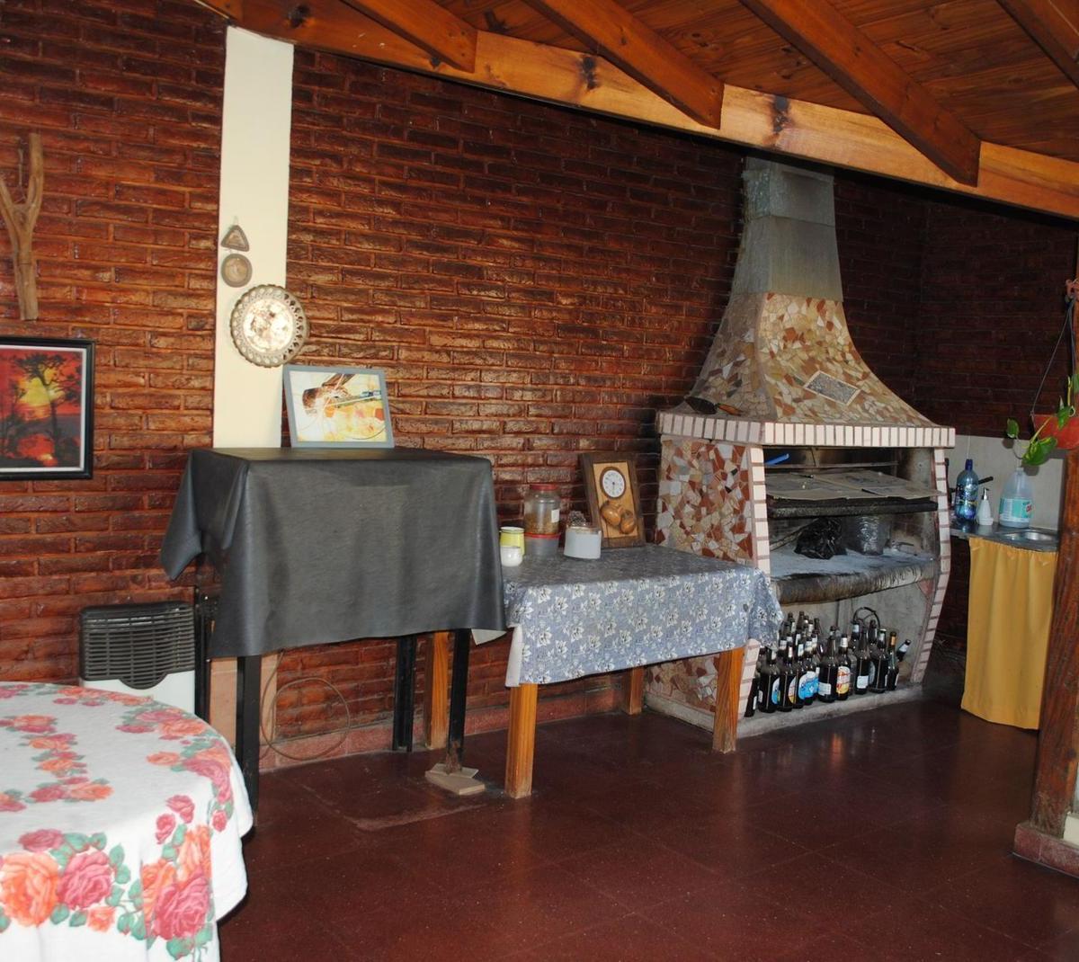 venta de casa en Quilmes con cochera patio quincho