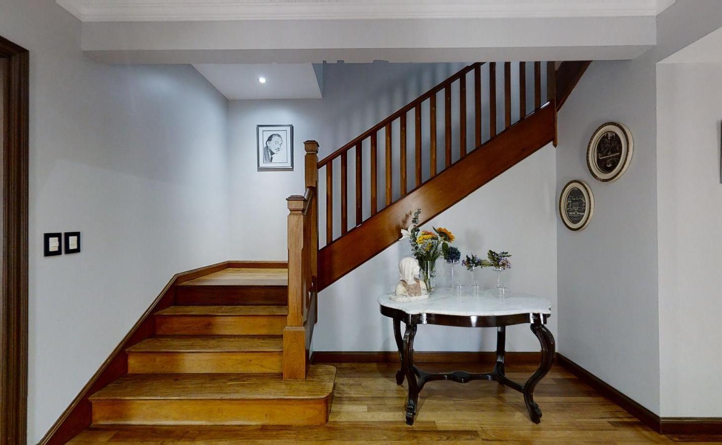 VENTA IMPORTANTE CASA en OLIVOS Lote Doble Frente