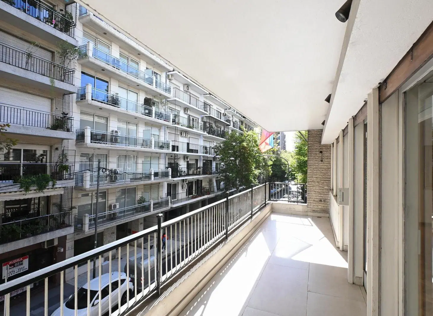 Venta Departamento  4 ambientes  con Balcon Aterrazado y Cochera en Recoleta 3