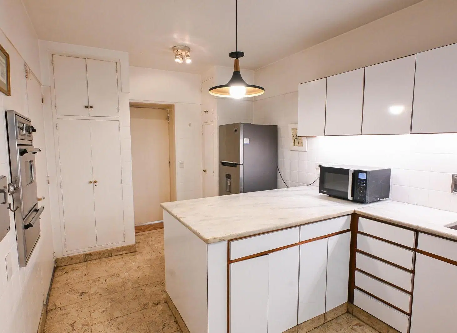 Venta Departamento  4 ambientes  con Balcon Aterrazado y Cochera en Recoleta 4
