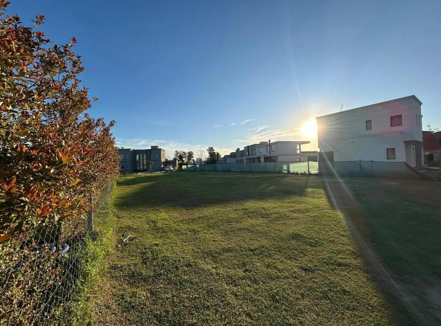 VENTA Terreno en Laguna Grande  Central con Doble Acceso 2