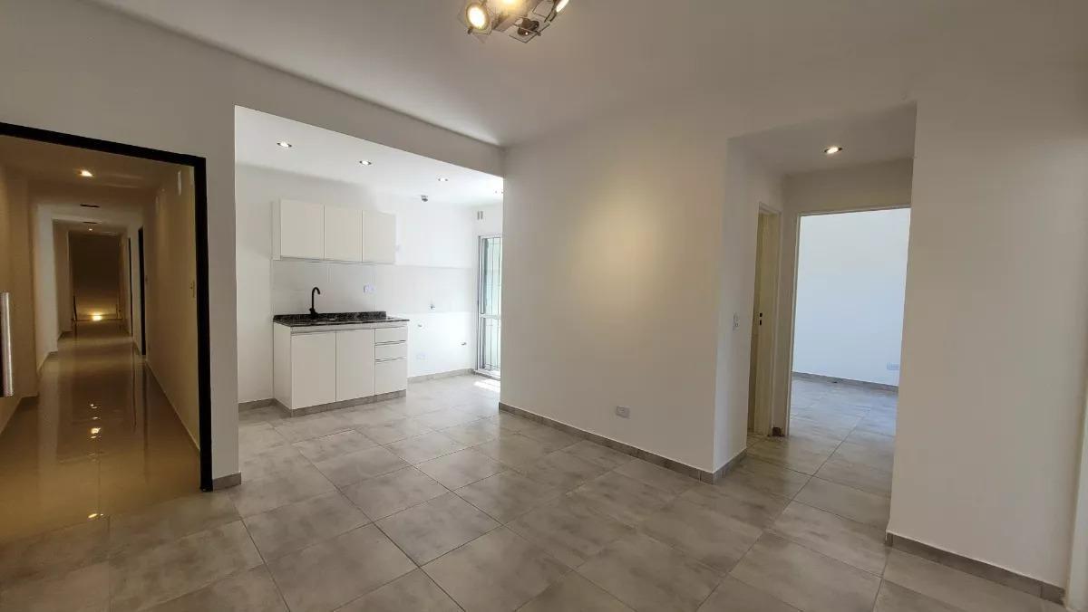 VENTA DEPTO TRES AMBIENTES-CASEROS PATIO TERRAZA Y BALCON