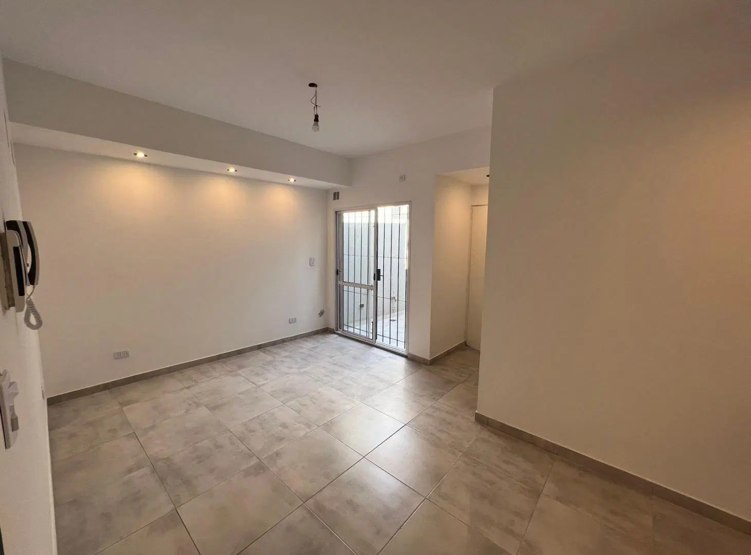 VENTA DEPARTAMENTO DOS AMBIENTES CASEROS PATIO Y TERRAZA APTO CREDITO 3