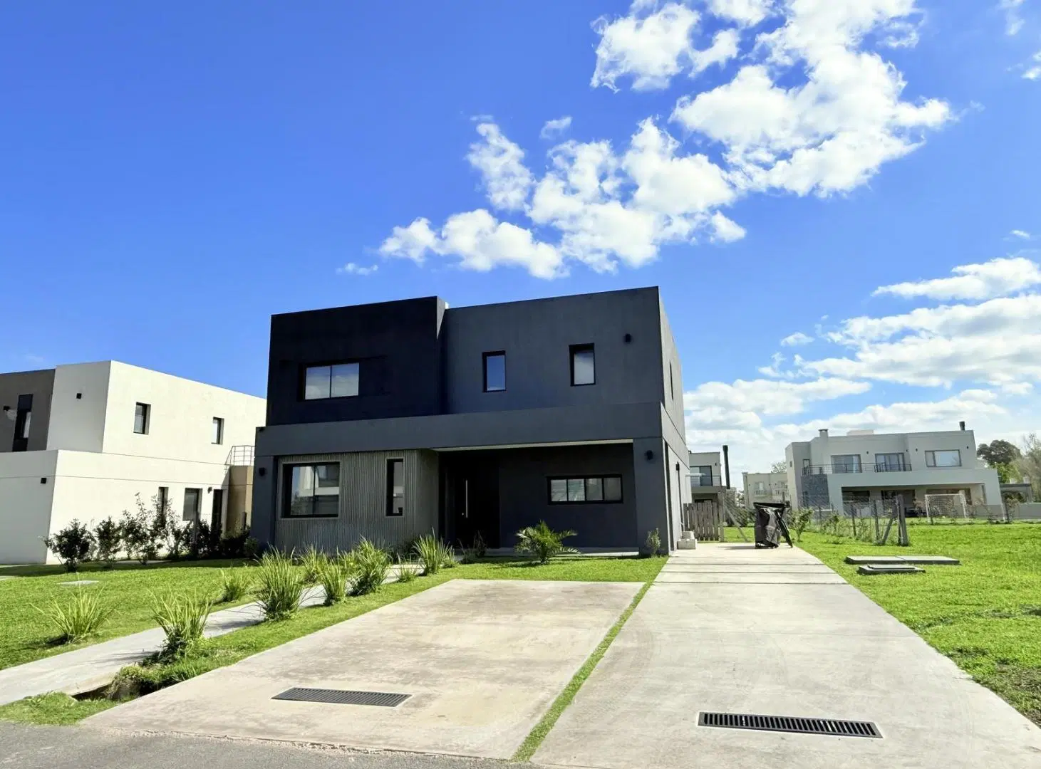CASA EN VENTA 6 AMBIENTES EN CHATEAU PILAR, FINANCIACION 5