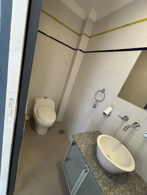 OLIVOS DEPARTAMENTO 3 AMBIENTES CON BALCON TERRAZA BAÑO TOILETTE  Y COCHERA 4
