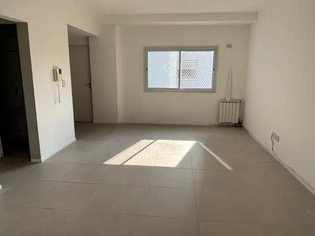 OLIVOS DEPARTAMENTO 3 AMBIENTES CON BALCON TERRAZA BAÑO TOILETTE  Y COCHERA 3