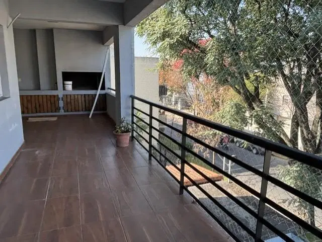 OLIVOS DEPARTAMENTO 3 AMBIENTES CON BALCON TERRAZA BAÑO TOILETTE  Y COCHERA 5
