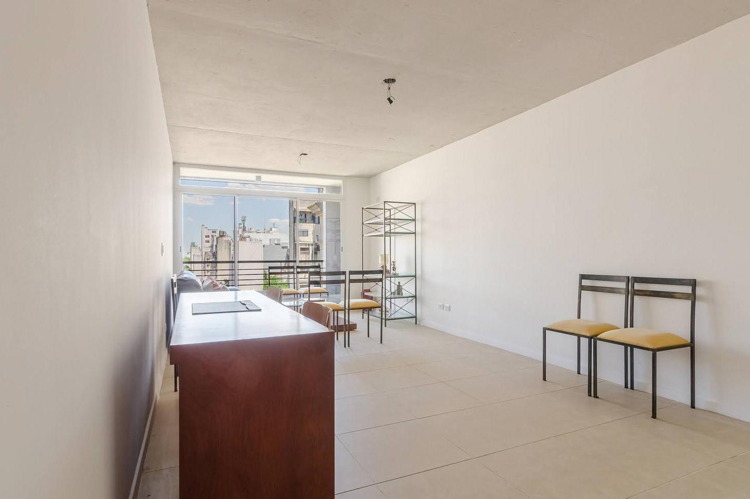 Venta departamento con balcón y cochera Monserrat