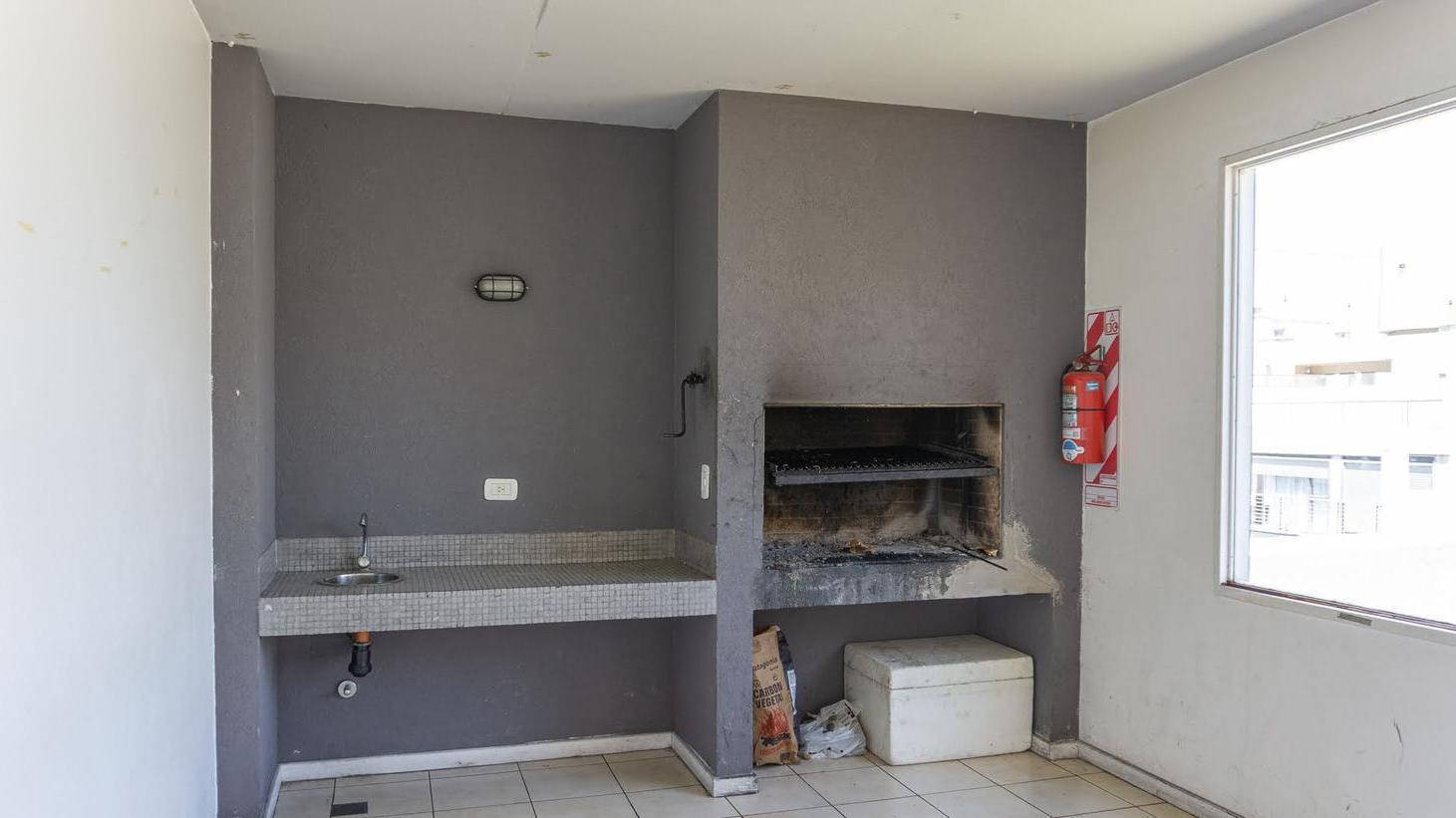 Venta departamento con balcón y cochera Monserrat