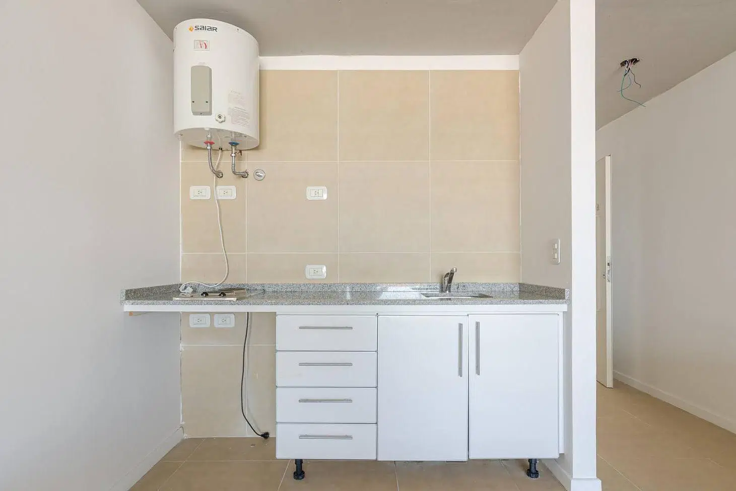 Venta departamento con balcón y cochera Monserrat 5