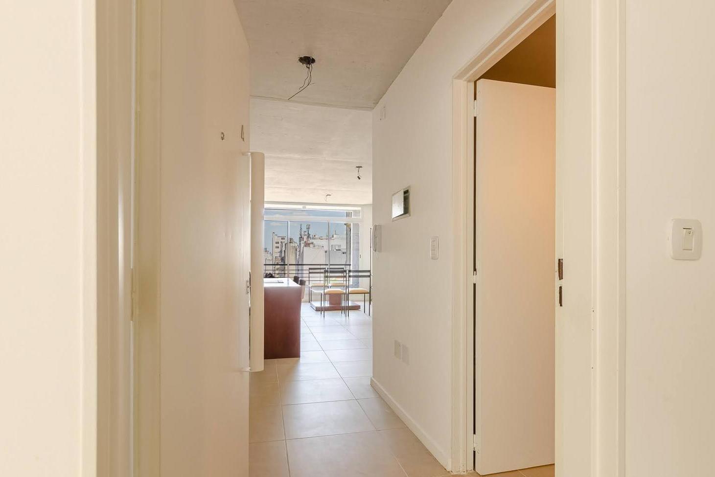 Venta departamento con balcón y cochera Monserrat