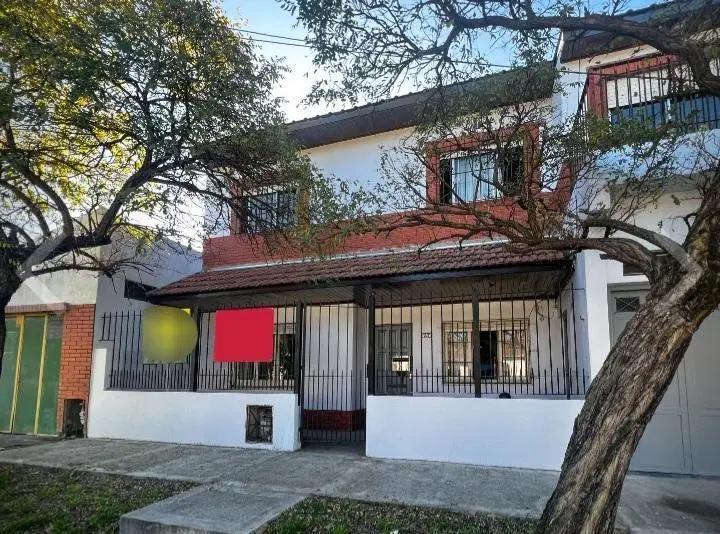 Venta Casa  2 plantas en Florencio Varela 5