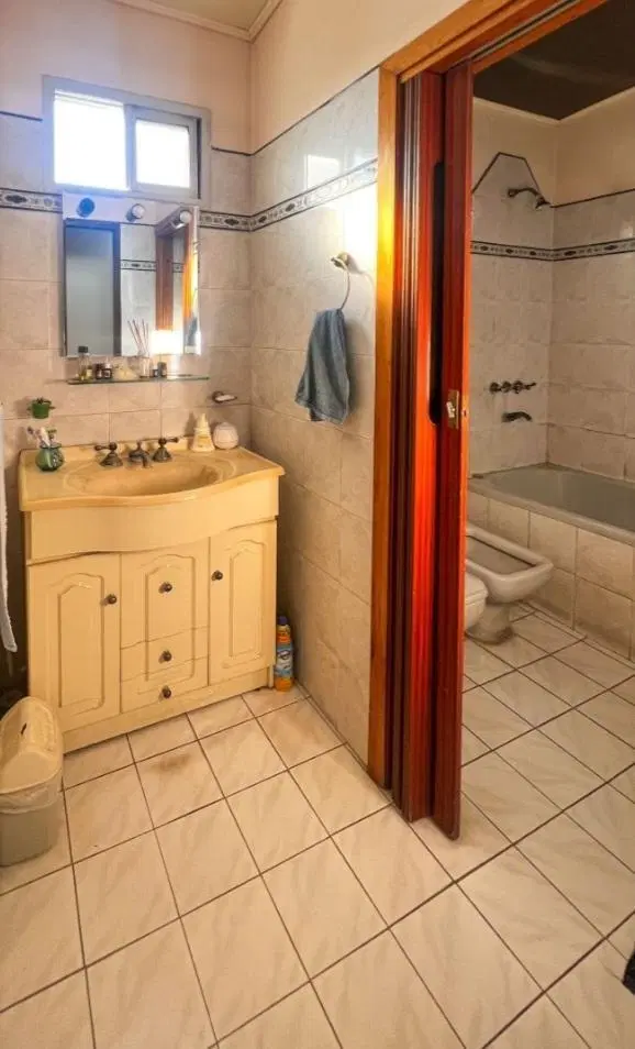 Venta Casa  2 plantas en Florencio Varela 8