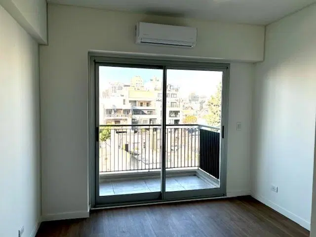 ALQUILER  3 AMBIENTES 4 AÑOS CON BALCON Y COCHERA PISO ALTO  MUY LUMINOSO PLAZA IRLANDA 3