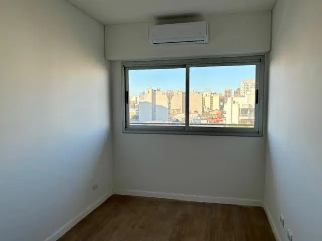 ALQUILER  3 AMBIENTES 4 AÑOS CON BALCON Y COCHERA PISO ALTO  MUY LUMINOSO PLAZA IRLANDA 3