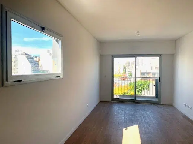 ALQUILER  3 AMBIENTES 4 AÑOS CON BALCON Y COCHERA PISO ALTO  MUY LUMINOSO PLAZA IRLANDA 5