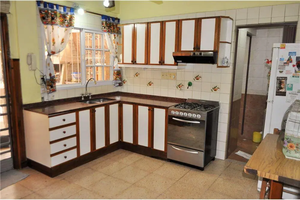 Venta casa Don Torcuato 4 ambientes con jardín 2