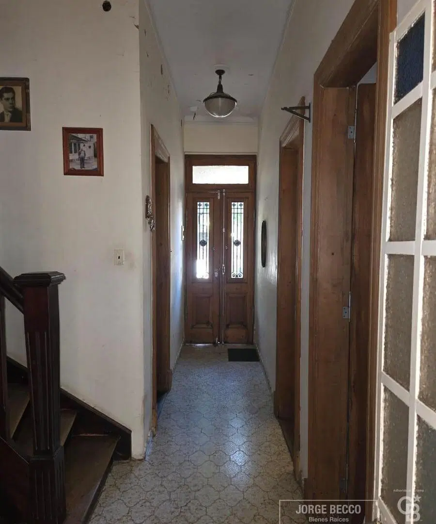 Venta Casa 8 Ambientes en San Andres con Patio y Cochera 5