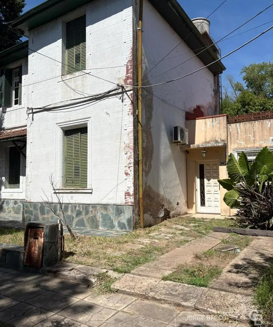 Venta Casa 8 Ambientes en San Andres con Patio y Cochera 4