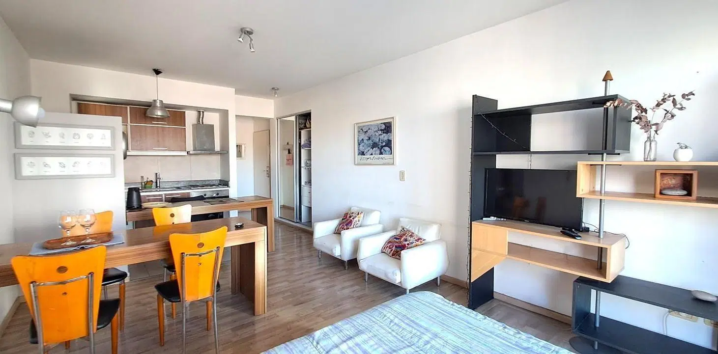 ALQUILER DEPARTAMENTO MONOAMBIENTE C/BALCON COLEGIALES/CHACARITA 8