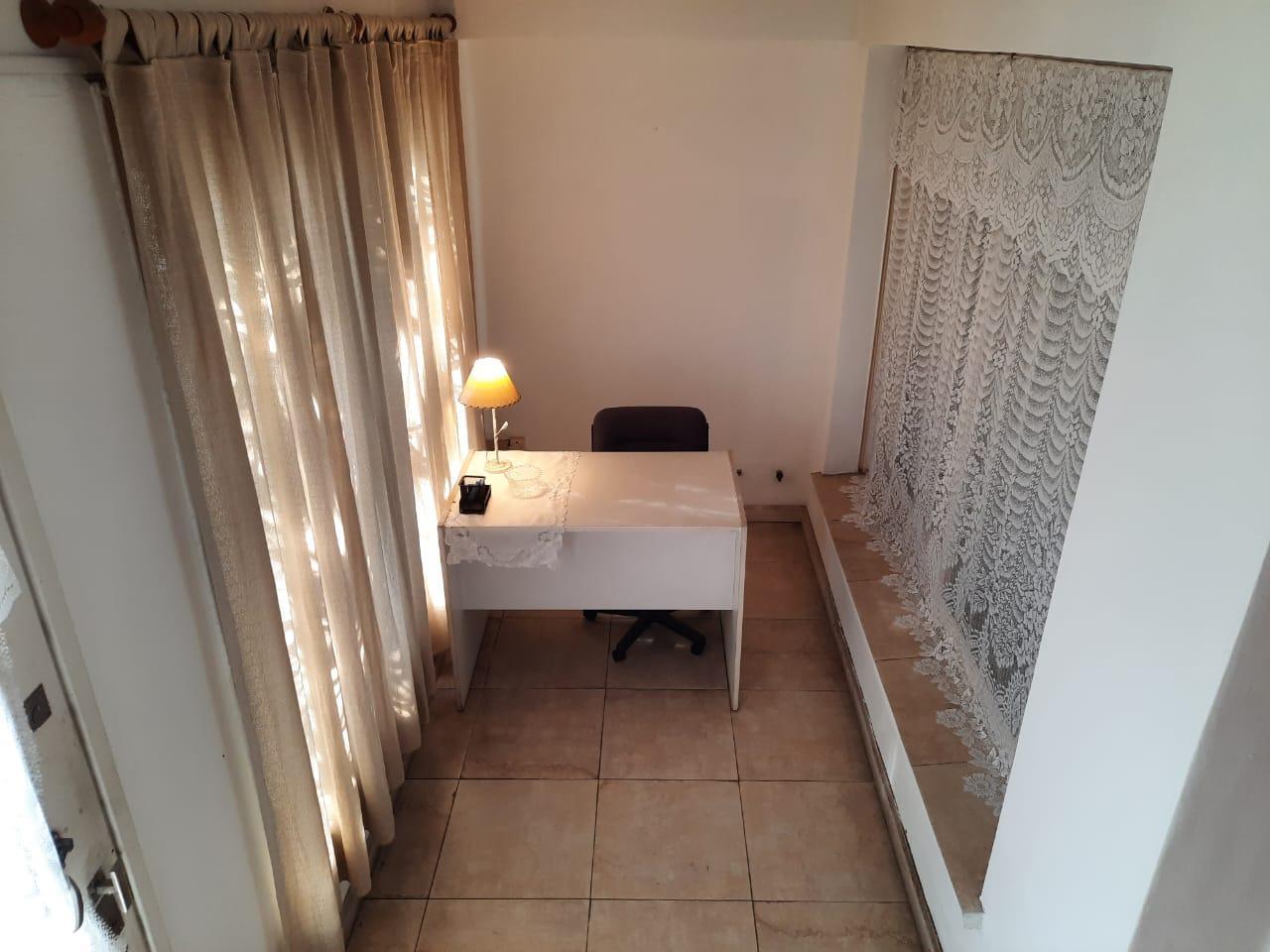 Foto de VENTA LOCAL CON OFICINAS EN CASEROS, imagen 3