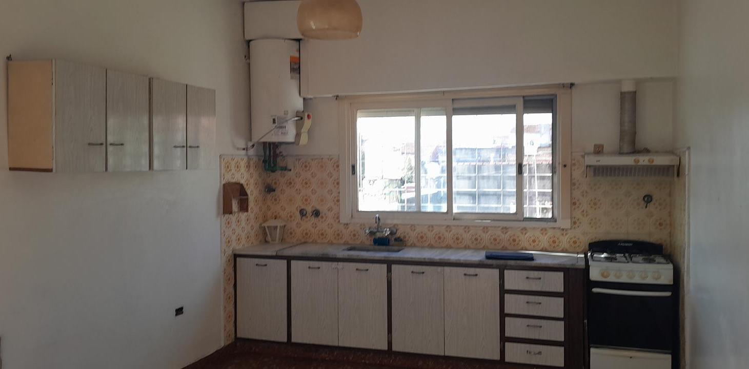 Foto de Venta PH 4 ambientes en Villa Adelina con patio sin expensas, imagen 2