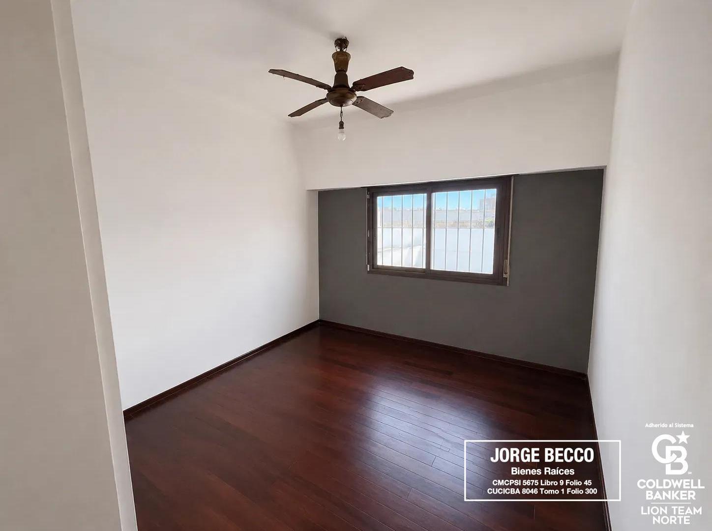 Foto de Venta casa 9 ambientes en Villa Maipu con terraza, patio y garaje, imagen 2
